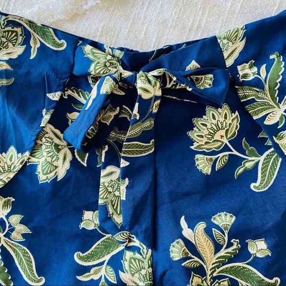 Floral Blue Women's Shorts - Picture 3 of 4